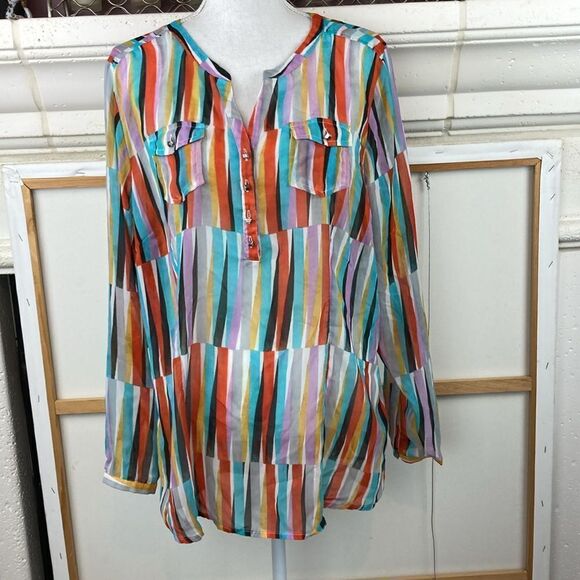 Ariat Southwestern sheer blouse w/ silver butttons extra button attached🌹 - Picture 4 of 12
